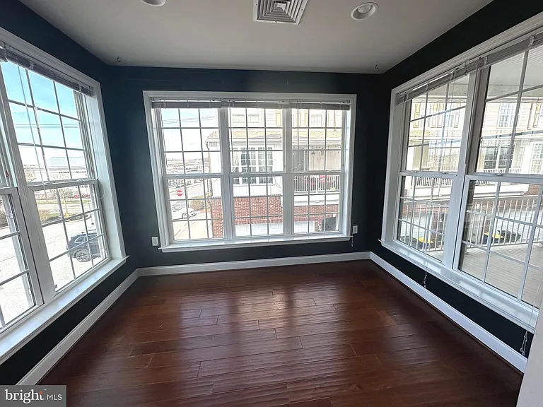 1338 Saxton Way — Photo 4