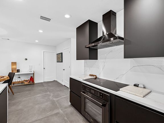 3rd image of 2720 NE 59th St