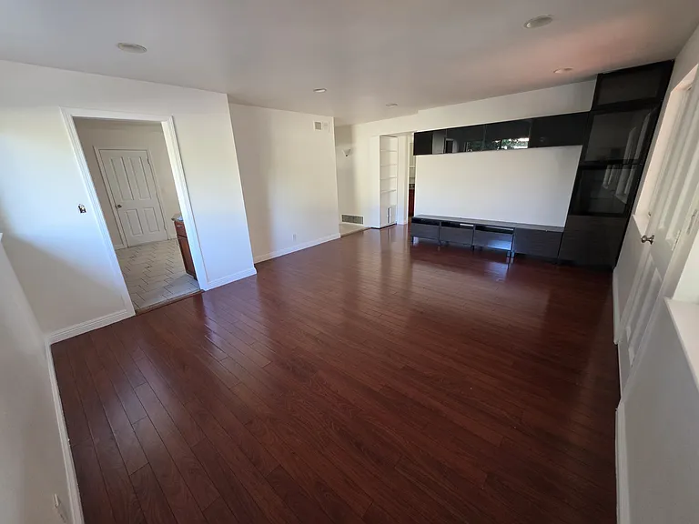 381 Marylinn Dr — Photo 3
