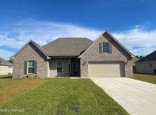 11489 Memphis Cir, Ocean Springs, MS 39564
