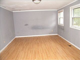 5th image of 340 Sylvia St