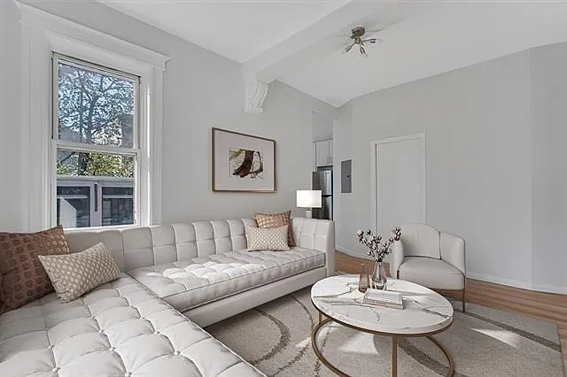 2 bed, 1.0 bath, 920 sqft, $2,750 — Photo 2