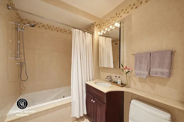 Rented by Coldwell Banker Warburg | media 12