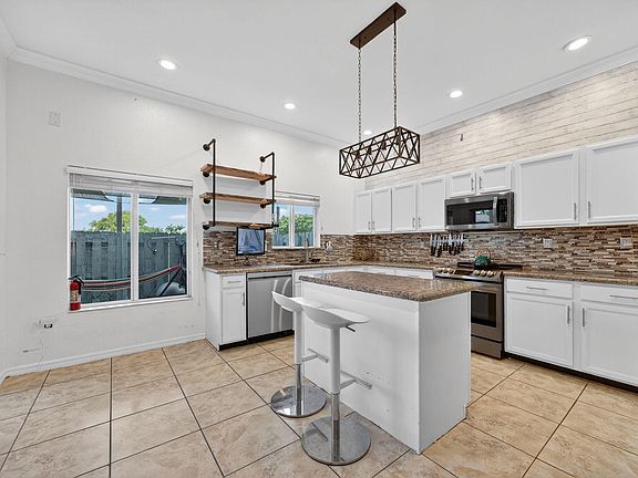 3rd image of 2332 SE 16th Terrace