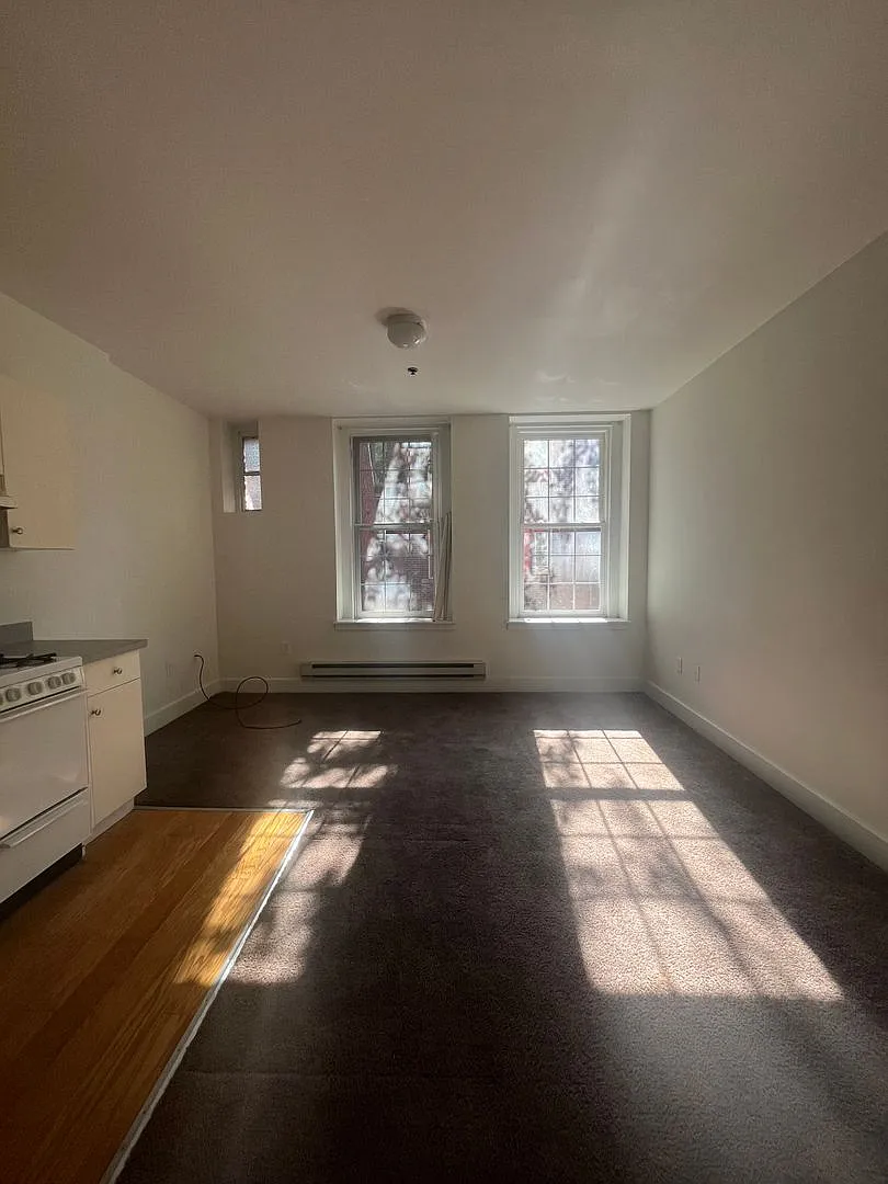 330-332 S. Juniper St — Photo 3