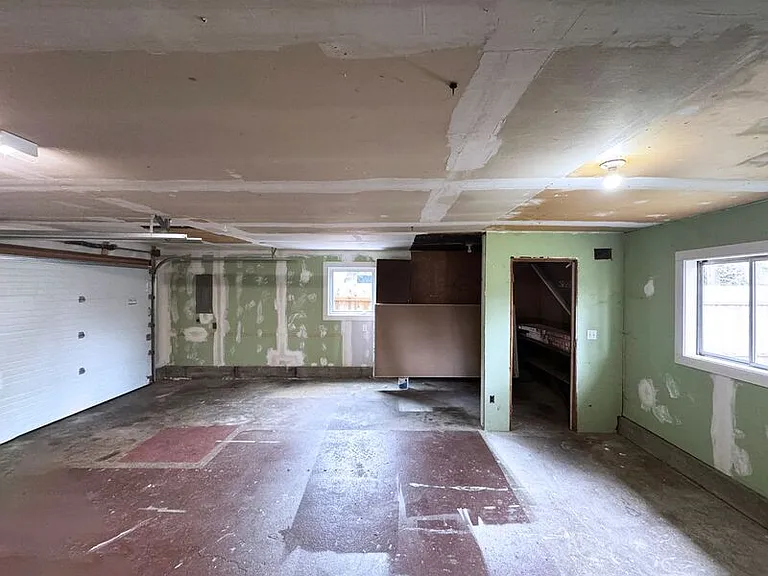 1161 N Park Ave — Photo 28