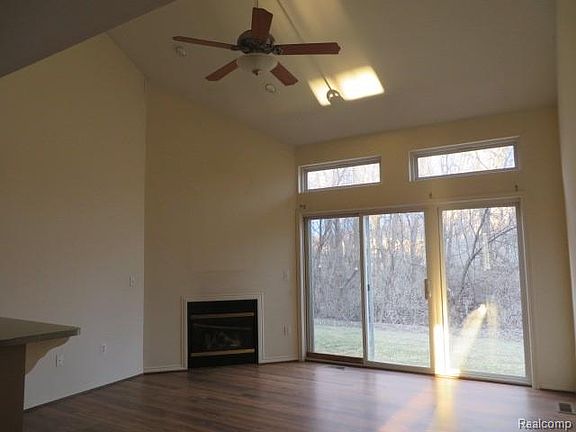 4th image of 50566 Woodbury Dr