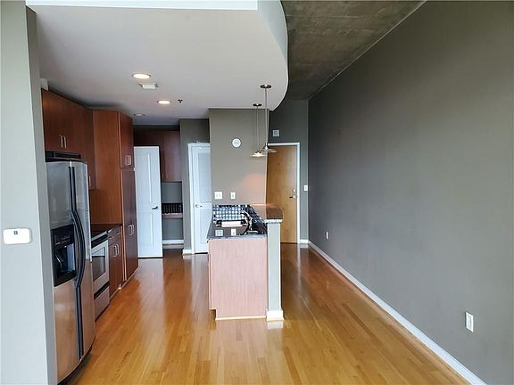 4th image of 923 Peachtree St NE Unit 736