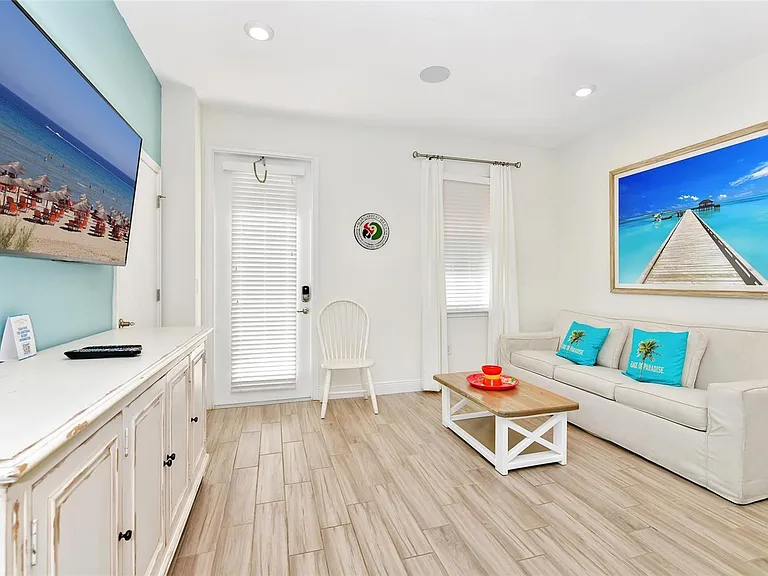 8024 Flip Flop Way — Photo 2