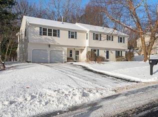 61 Carriage Rd, Clifton Park, NY 12065