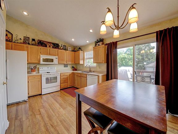 2nd image of 1065 Capitol Ave