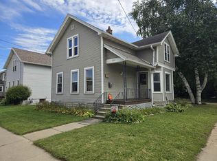 459 W 17th Ave, Oshkosh, WI 54902