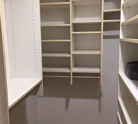 WALK IN CLOSET