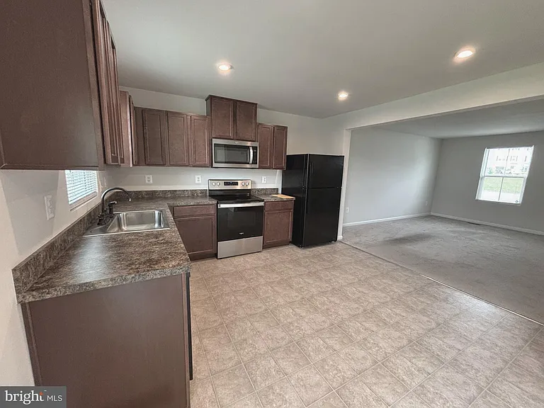 57 Sebago Pl — Photo 4