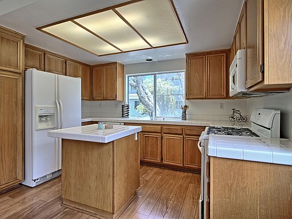 5th image of 782 Halevy St