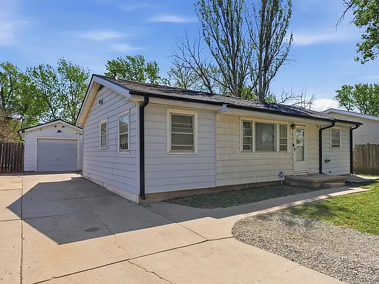 3228 S Saint Paul Ave — Photo 1