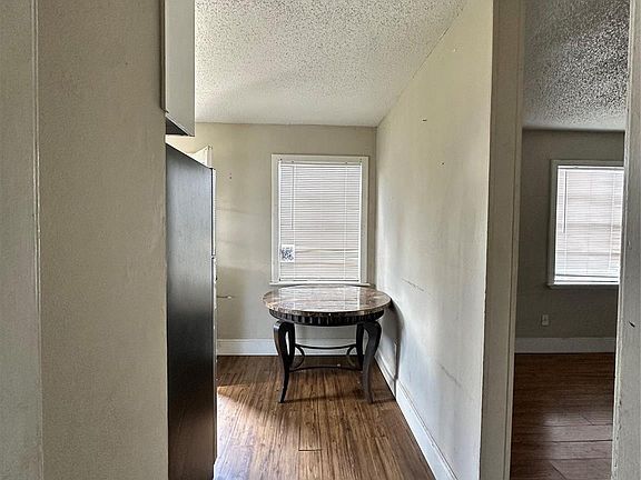 5th image of 208 S Colbert St