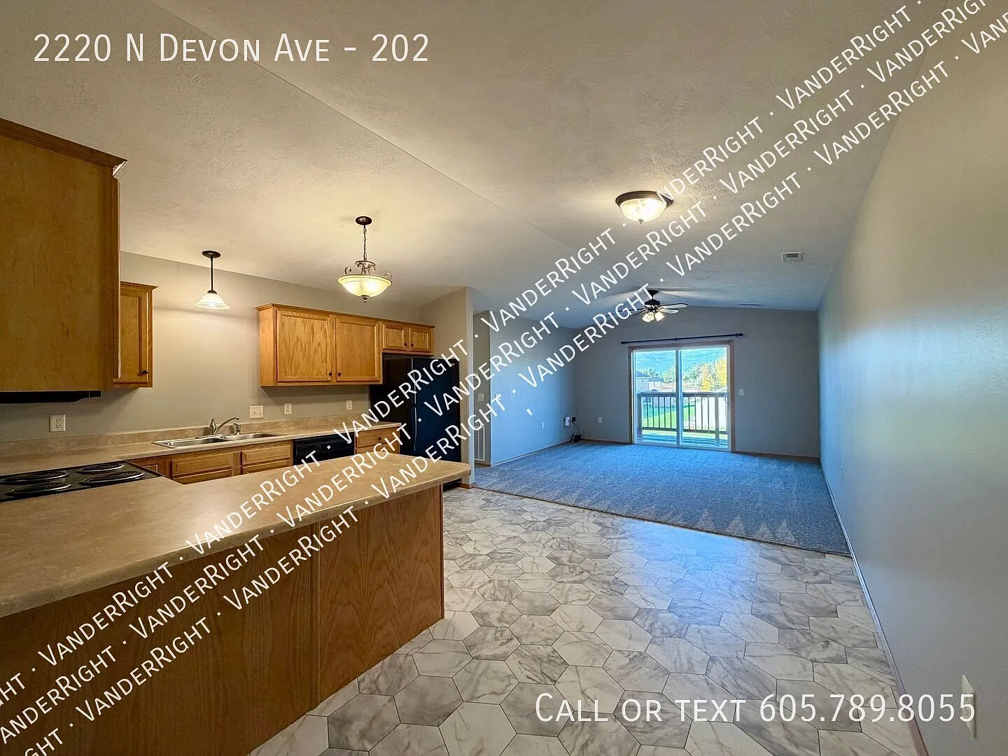 Updated 2 Bedroom Apartment in Tea With Huge Walk In Closet! — Photo 2