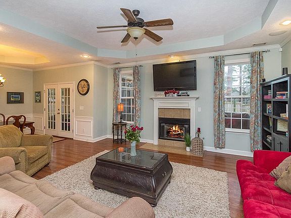 4th image of 440 Bainbridge Dr