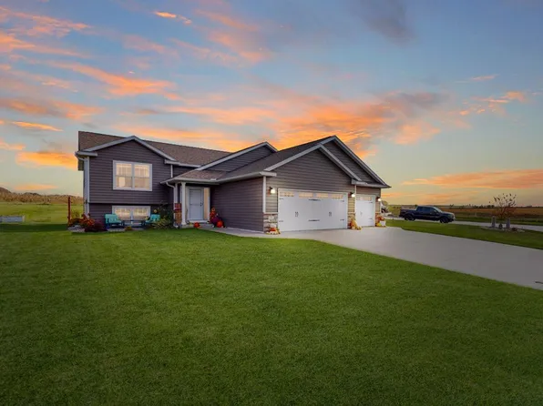 596 6th Ct SE, Dover, MN 55929