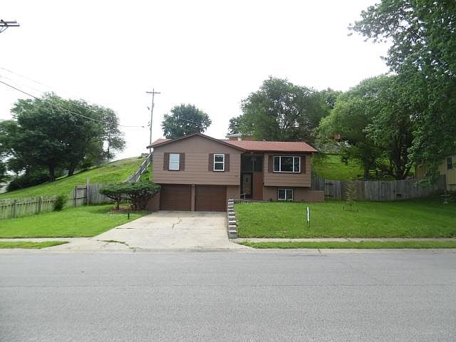 1st image of 1921 S 32nd St