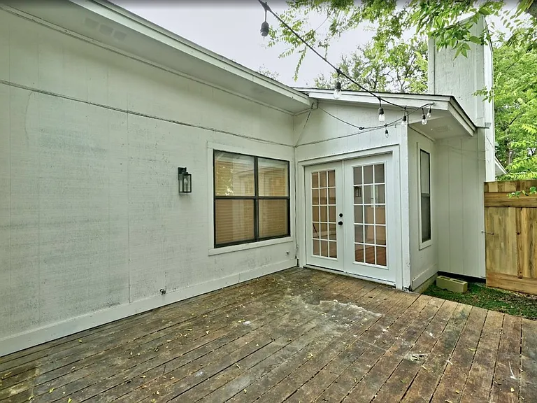 2407B Winsted Ln — Photo 16
