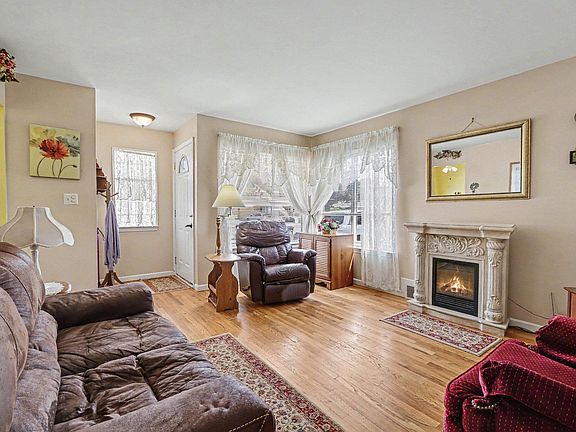 5th image of 668 S Hawthorne St