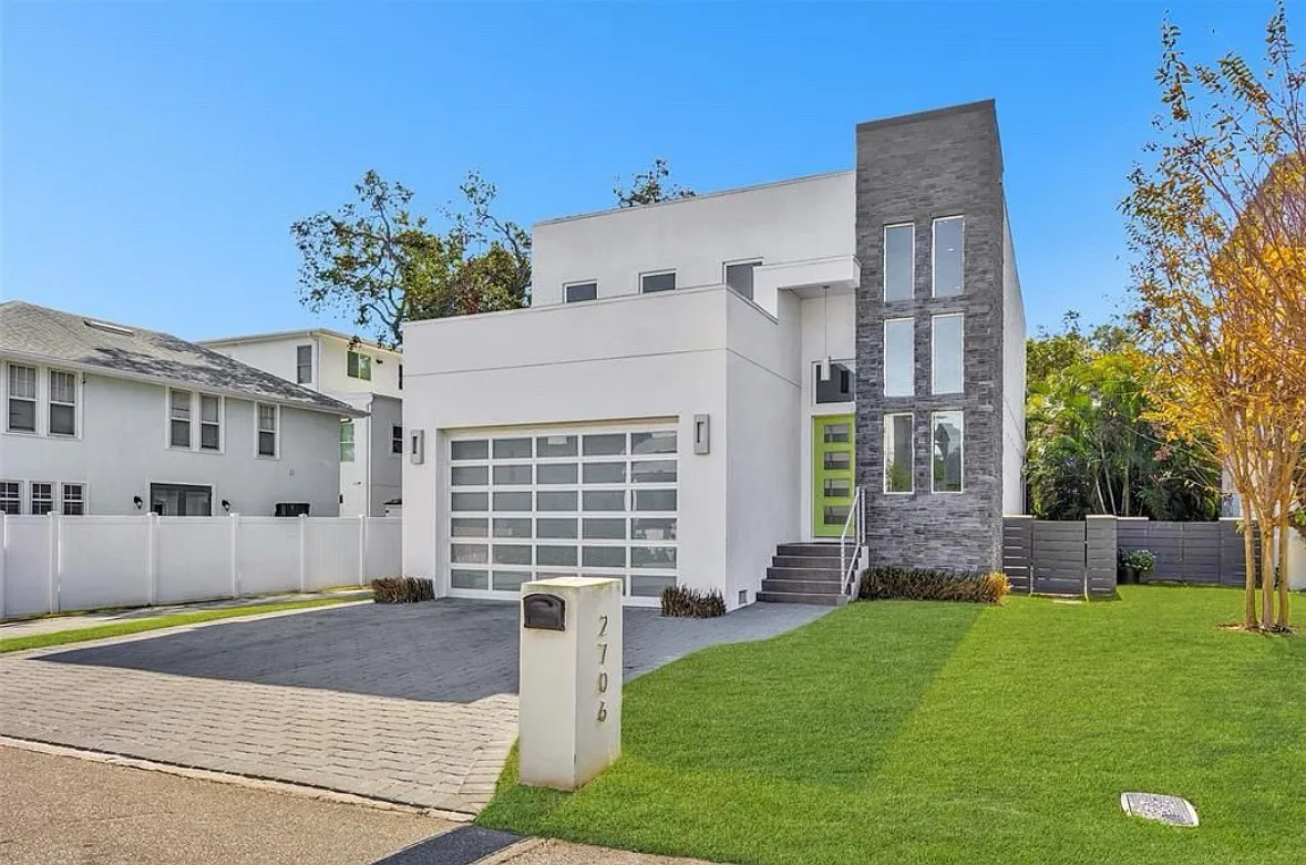 2706 W Trilby Ave — Photo 1