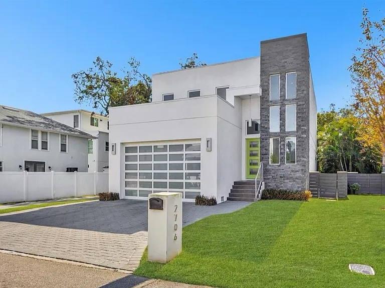 2706 W Trilby Ave — Photo 1