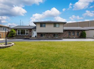 8625 W 81st St, Justice, IL 60458