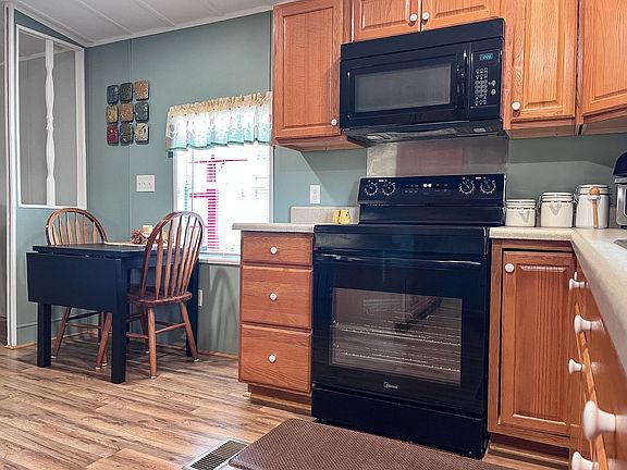 3rd image of 7118 Daffodil Dr