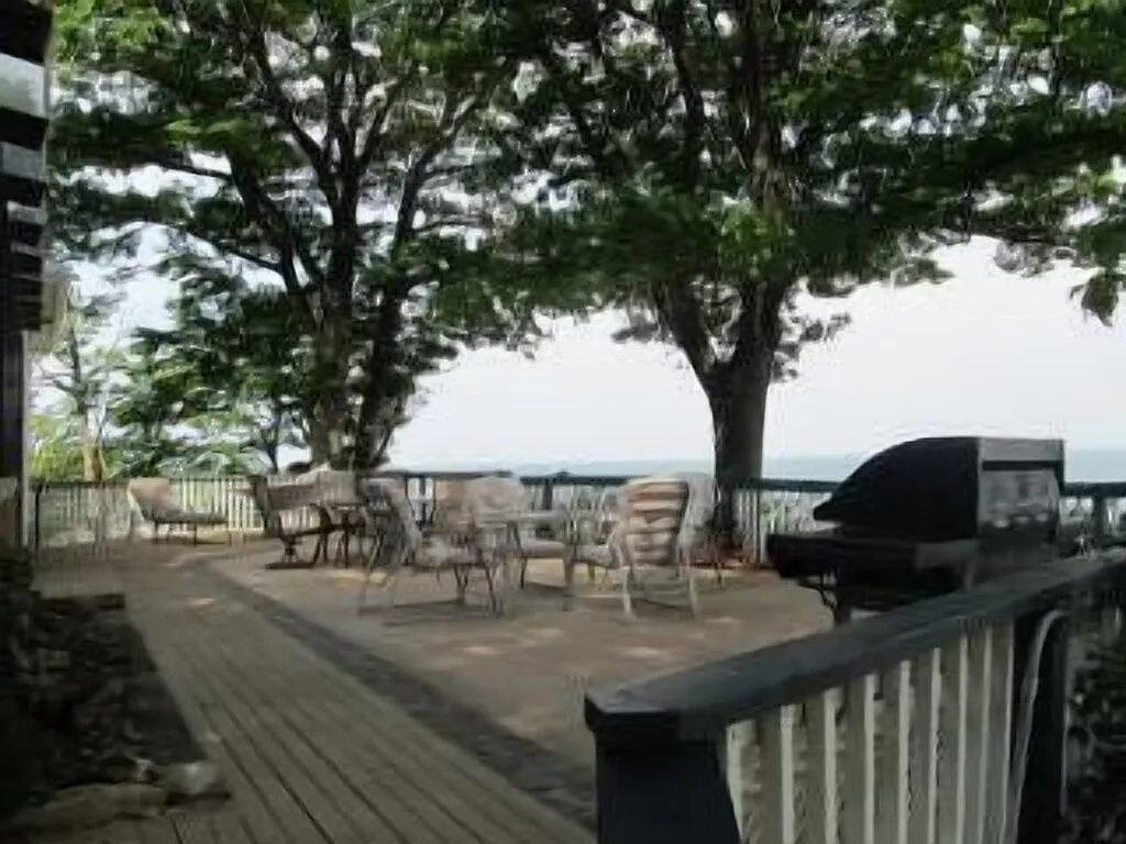 4 bed, 2446 sqft, $4,000 — Photo 2
