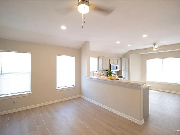 2202 Morning Ln — Photo 10