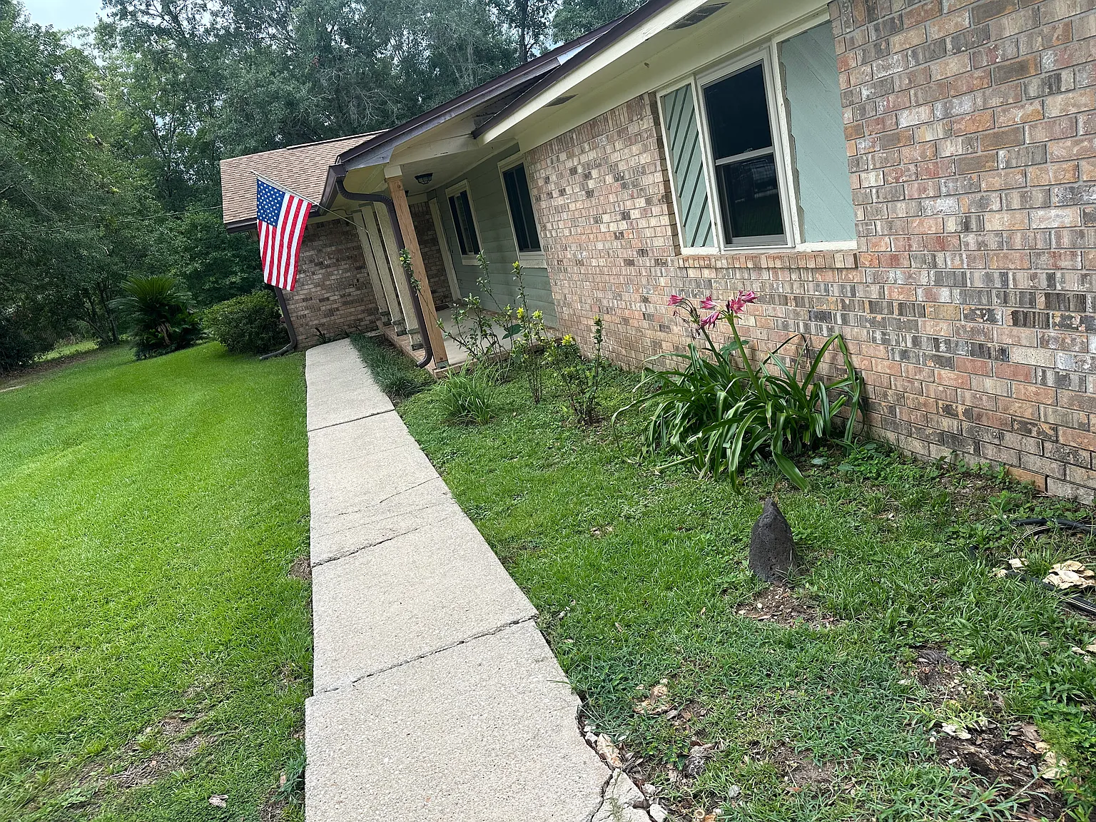 4 bed, 2400 sqft, $2,500 — Photo 2