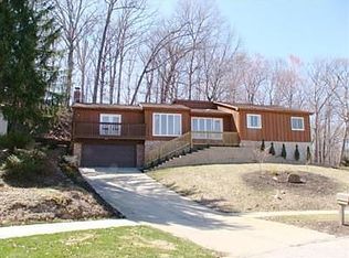 6870 Bryant Ln, Seven Hills, OH 44131