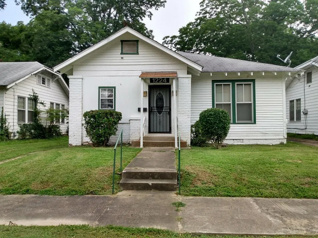 2 bed, 1440 sqft, $995 — Photo 1