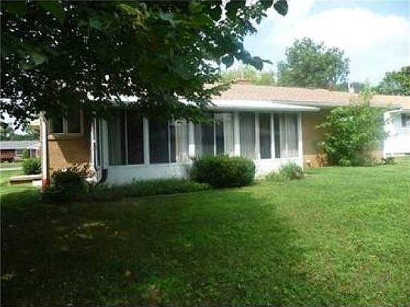 2nd image of 1730 Woodside Dr