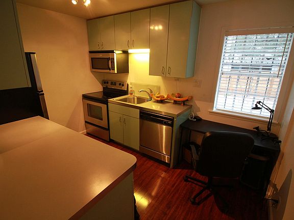 2nd image of 300 Crockett St