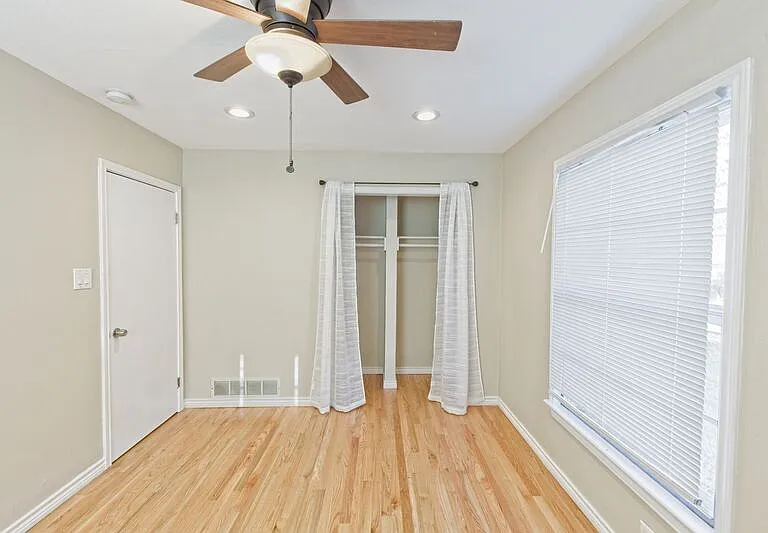 802 22nd St — Photo 26