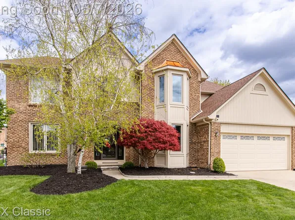 16497 Evelyn Dr, Macomb, MI 48042