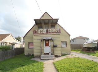 207 East Shore Rd, lindenhurst, NY 11757