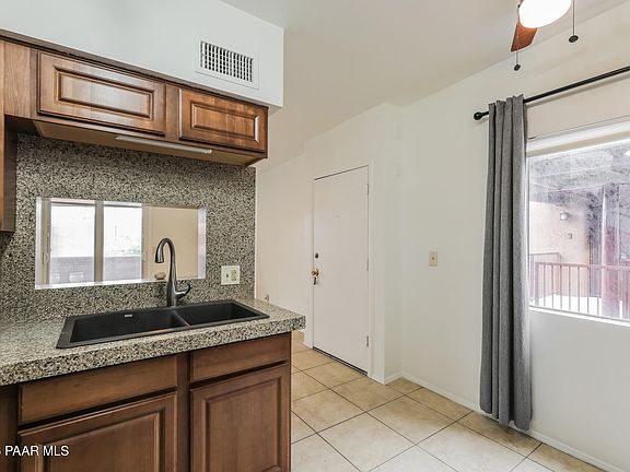 4th image of 1810 E Blacklidge Dr #4