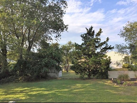 3rd image of 1098 Bay Ave