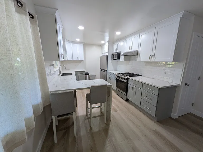 221 Rodonovan Dr — Photo 8