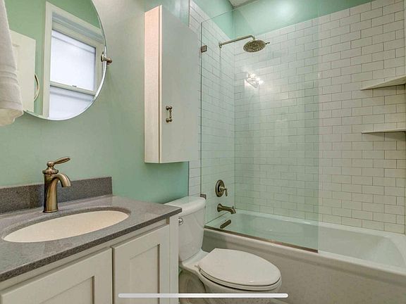 Bathroom 1 with tub