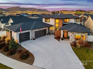 8872 W Suttle Lake Dr, Boise, ID 83714