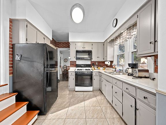 3rd image of 356 N William St