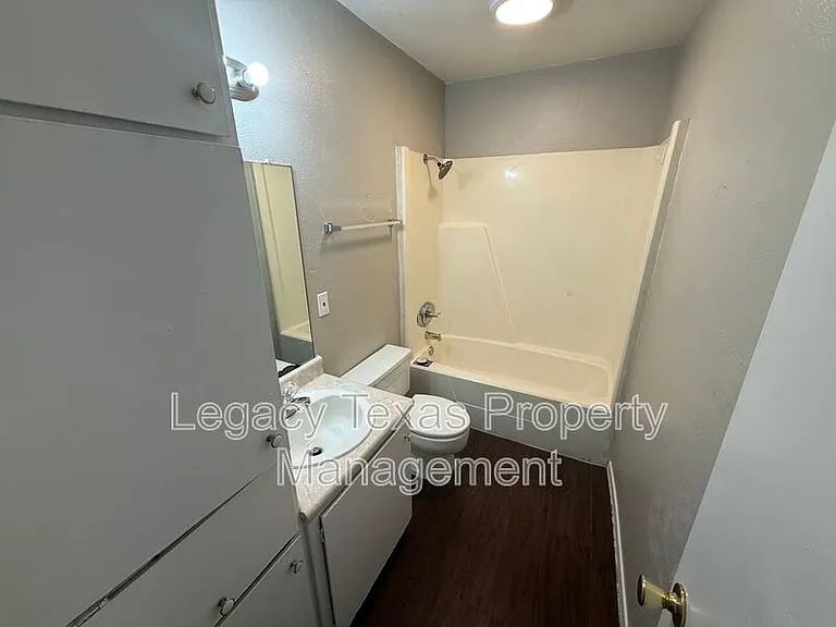 1704 Short St #C — Photo 20