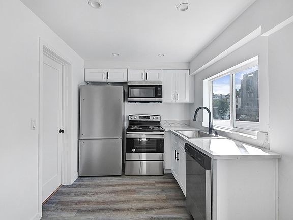 4th image of 1610 S Beverly Glen Blvd #11