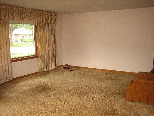 5th image of 219 Miner St